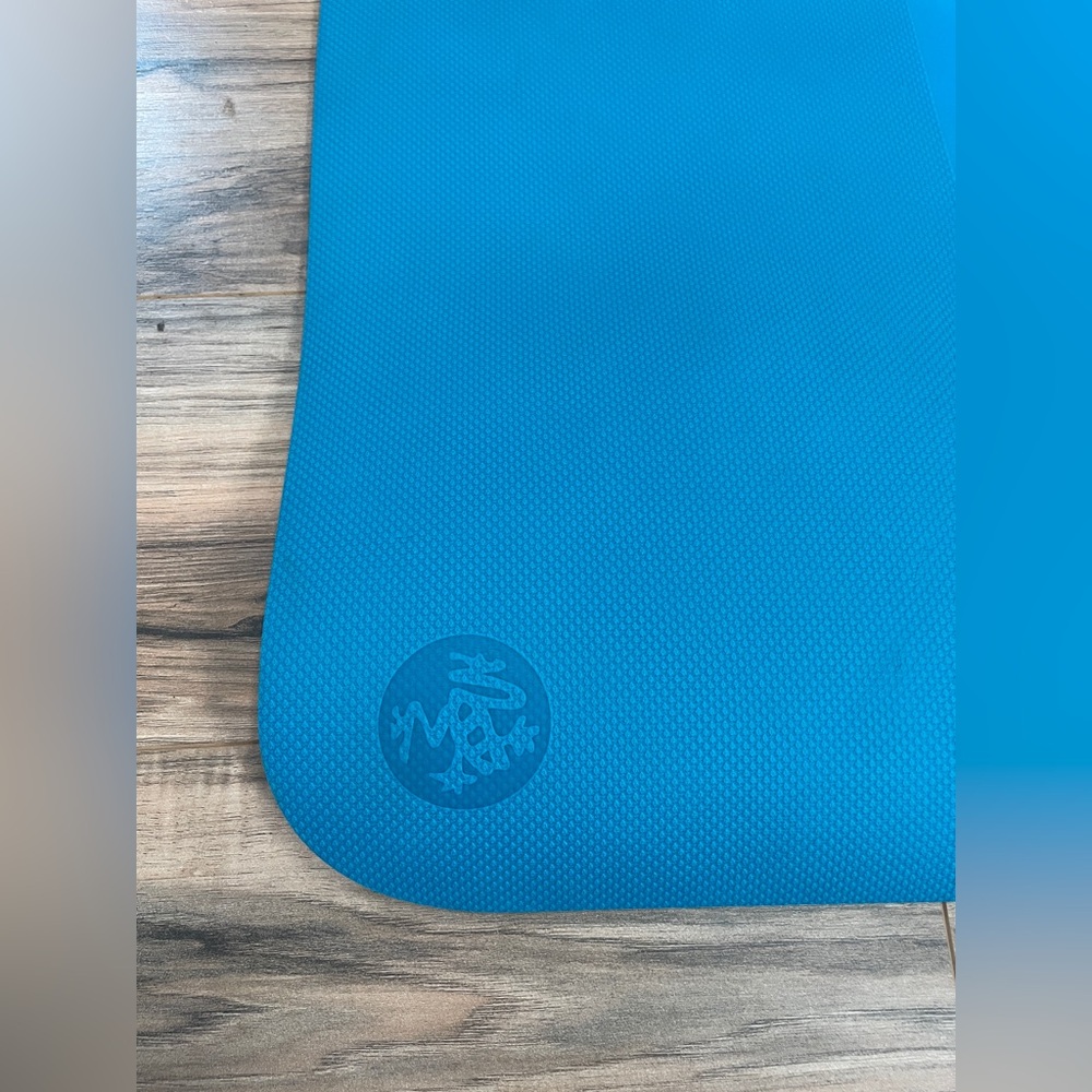 Manduka Begin 5mm Reversible Lightweight Yoga Mat Blue/ Teal 68"x24"